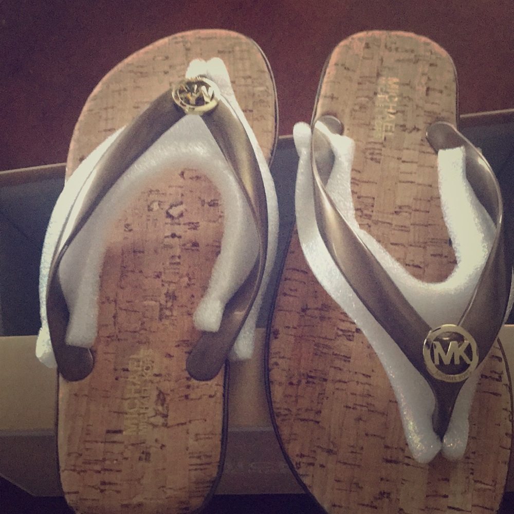 Michael Kors Bronze Flip flops
